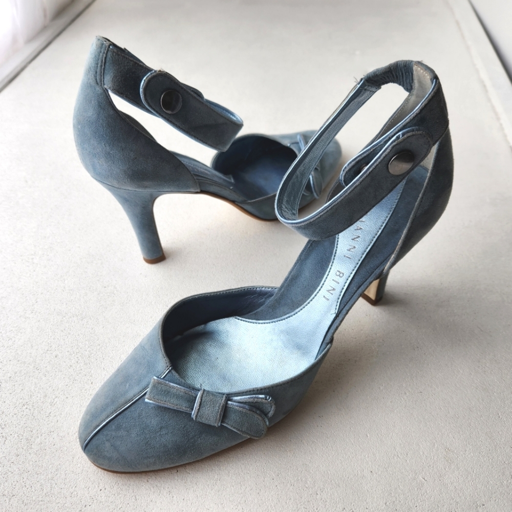 Gianni Bini Dusty Blue Suede Bow Heel Shoe Size 7
